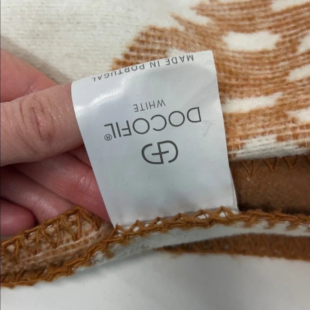 DOCOFil  Cream and Tan Mushroom Patterned Blanket made in Portugal 60x49 inches